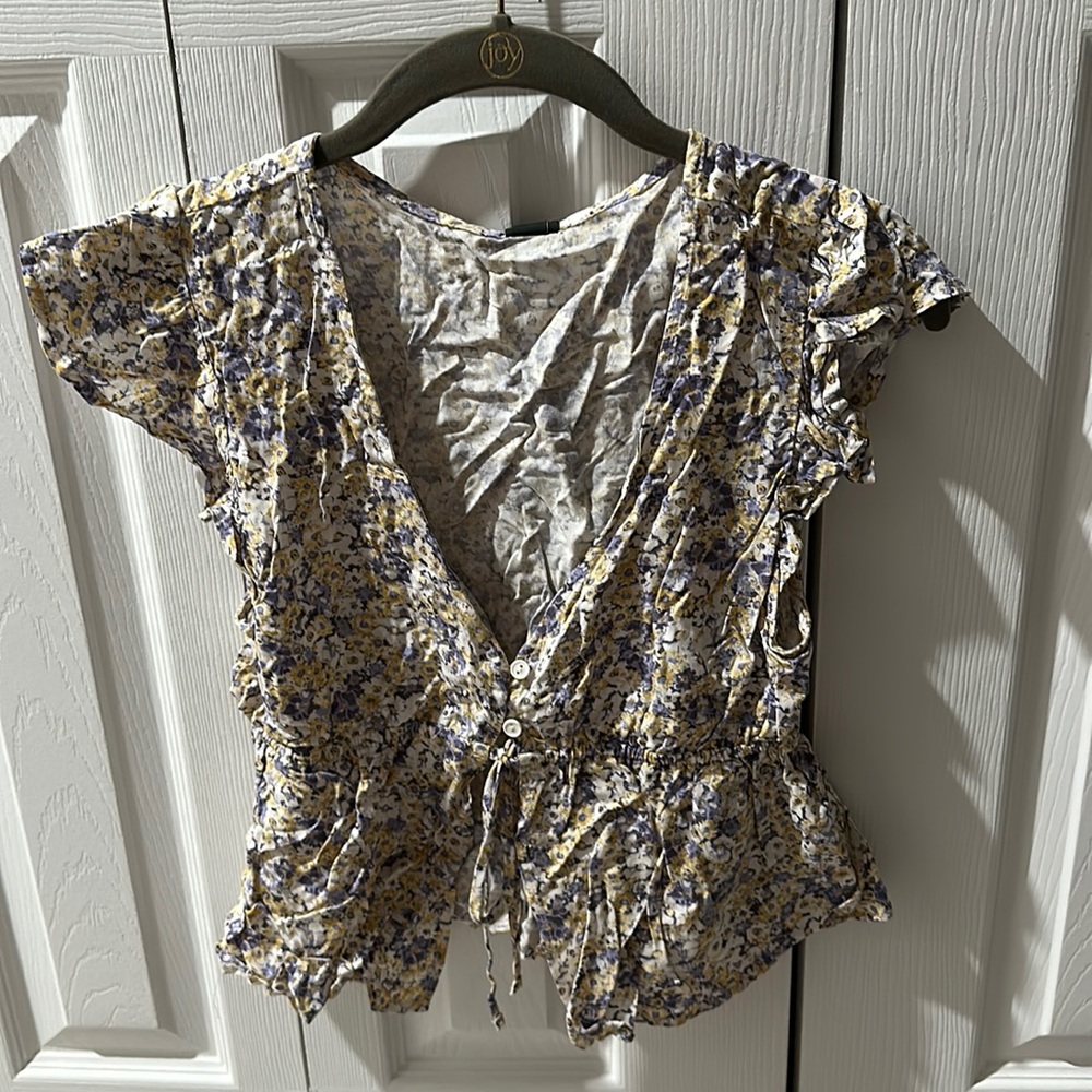 Women’s flowered short sleeve top🌸